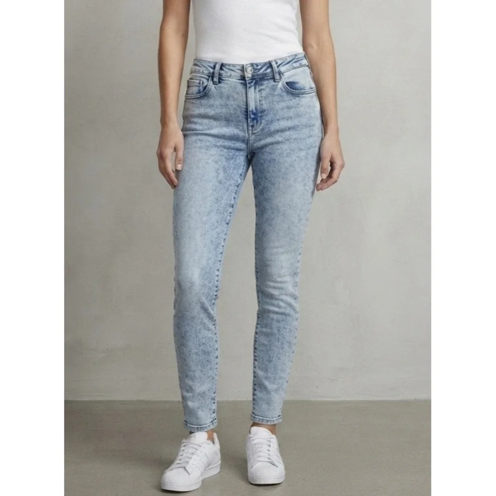 Curve Appeal Acid Wash High Rise Minimalist Tummy Tucking Jegging Jeans 10/30
